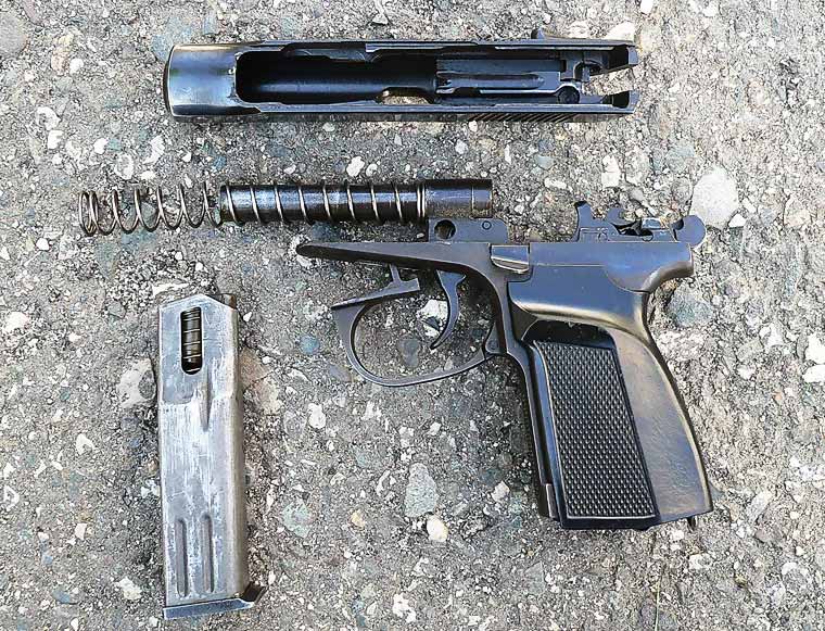 Incomplete disassembly of the PMM pistol